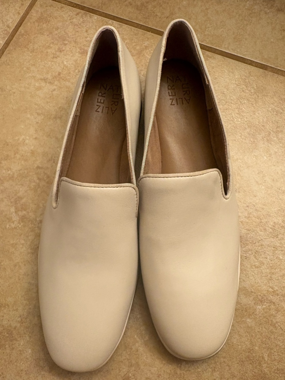 Naturalizer Effortless slip-on loafers for women in cream size 12 NWOT